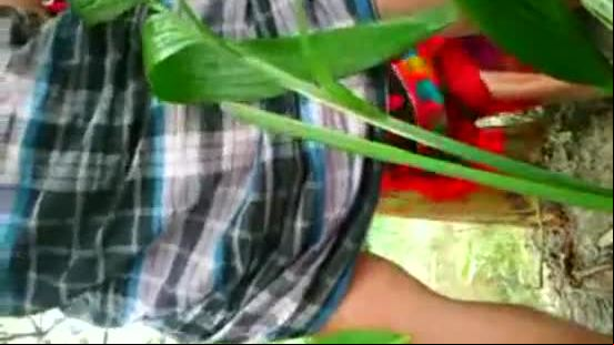 Bangla Bhabhi ki Gaon ke Khet me Chudai