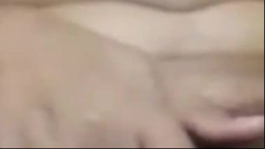 Indiandesi girl gets horny